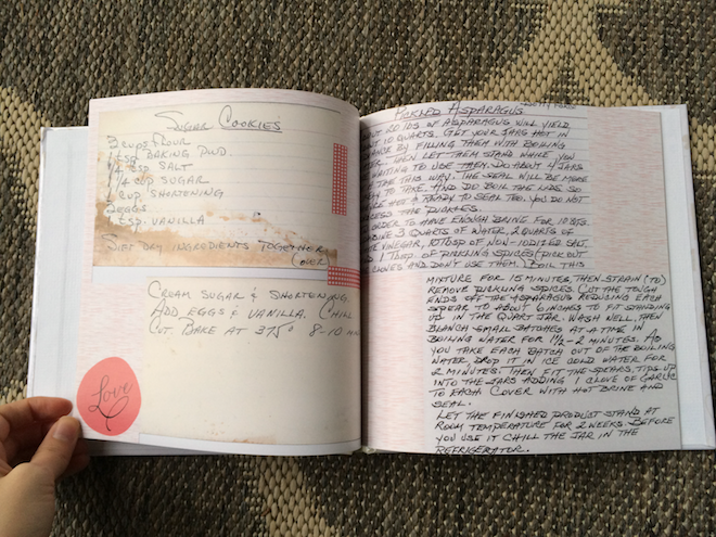 Handmade Holiday Gift Idea: Family Recipe Book | RachaelRoehmholdt.com