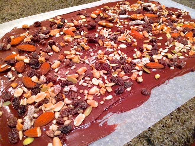 Super Easy Holiday Bark With Trail Mix | RachaelRoehmholdt.com