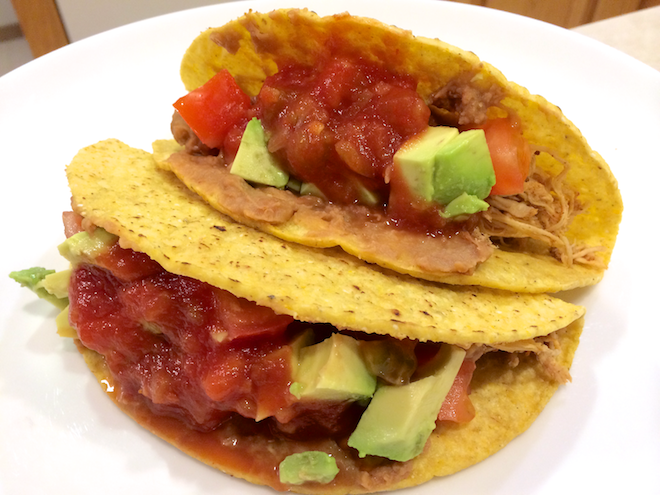 Super Easy Crockpot Chicken Tacos | RachaelRoehmholdt.com