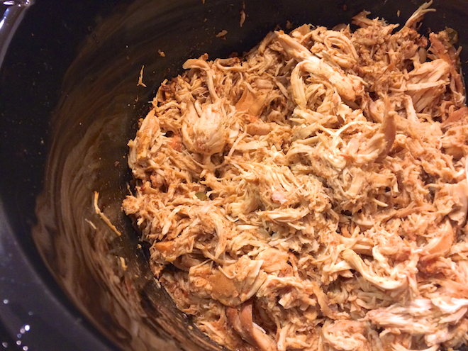 Super Easy Crockpot Chicken Tacos | RachaelRoehmholdt.com