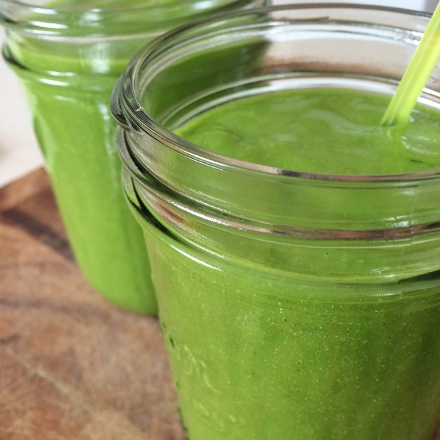 10 Time-Saving Green Smoothie Tips | RachaelRoehmholdt.com