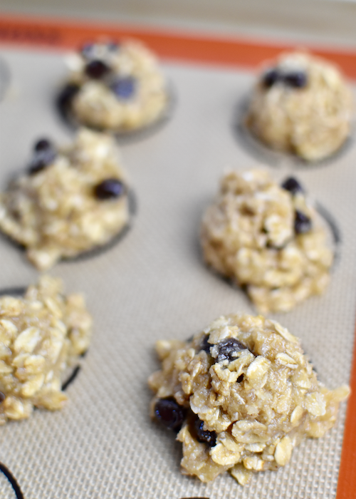 Gluten-free Oatmeal Chocolate Chip Cookies - Scoop the cookie dough