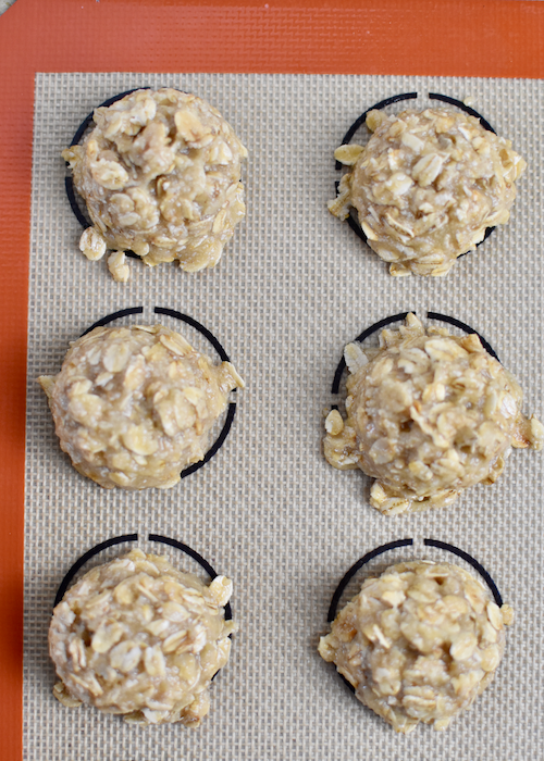 Gluten-free Oatmeal Cookies - Scoop the cookie dough