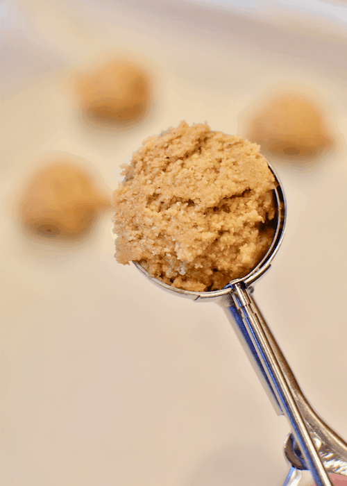 Gluten-free Peanut Butter Cookies: scoop the dough