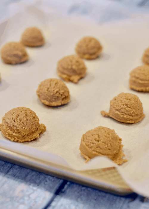 Gluten-free Peanut Butter Cookies: scoop the dough