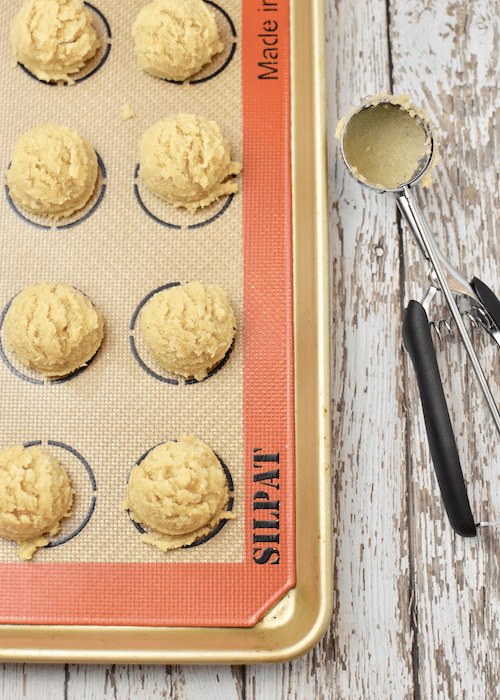 Gluten-free Snickerdoodles: scoop the cookie dough