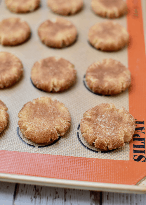 Gluten-free Snickerdoodles: press the cookies