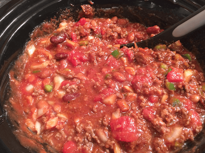 Easy Crockpot Chili Recipe | RachaelRoehmholdt.com